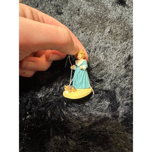 Vintage 1992 HGL Magic Kitten Figurine With Girl In Blue Dress Collectible - Picture 3 of 6